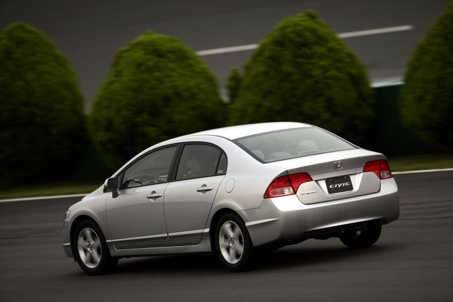  Honda Civic Sedan 2008 года  (фото 21 из 28)